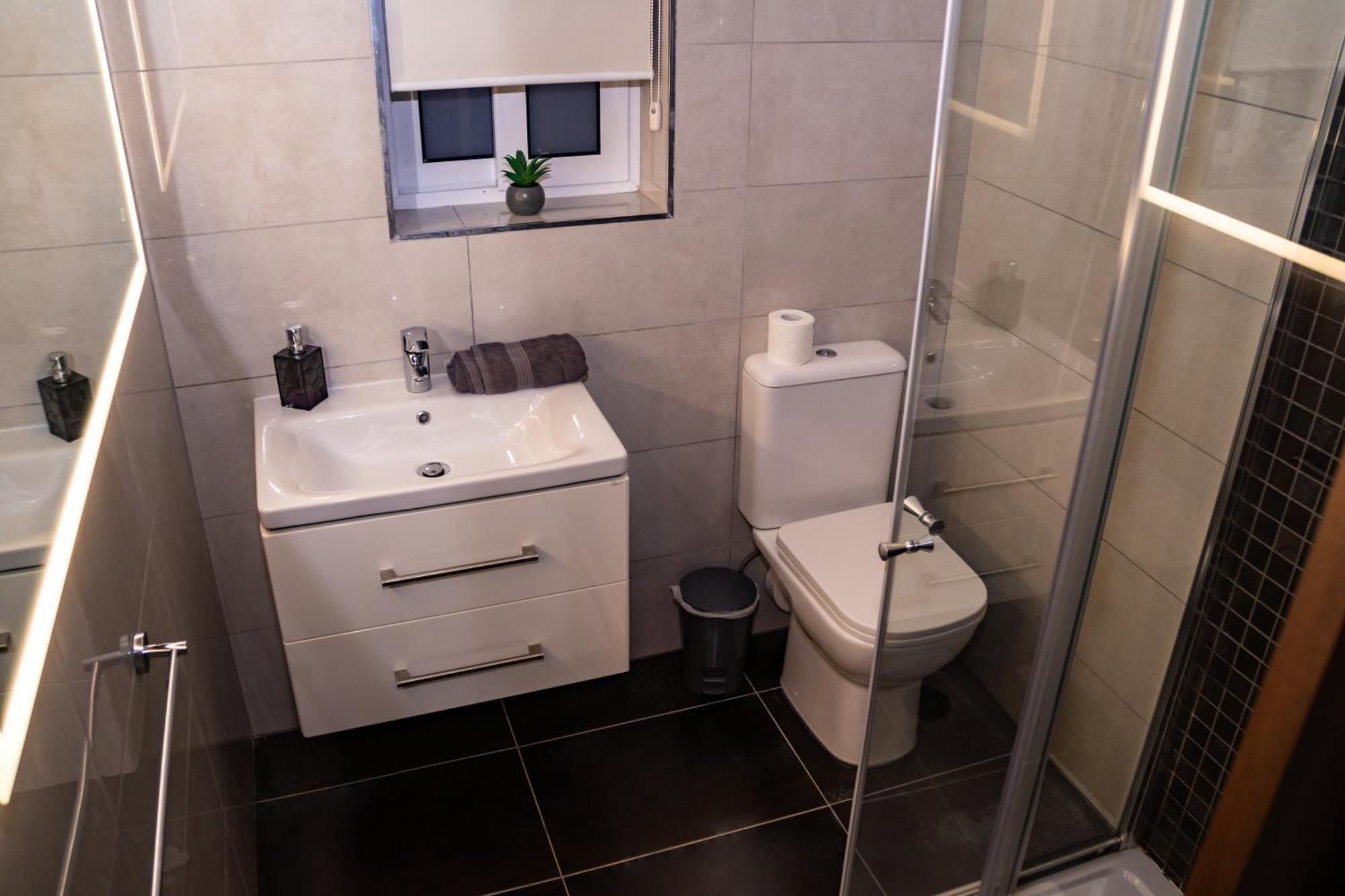 Designer 3 Bedroom And 3 Bathroom Apartment In Swatar Биркиркара Екстериор снимка